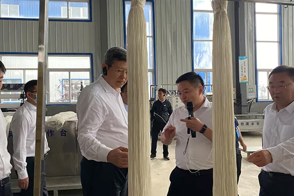 內(nèi)蒙古自治區(qū)黨委常委、通遼市委書(shū)記孟憲東攜考察團(tuán)到一諾環(huán)境考察指導(dǎo)